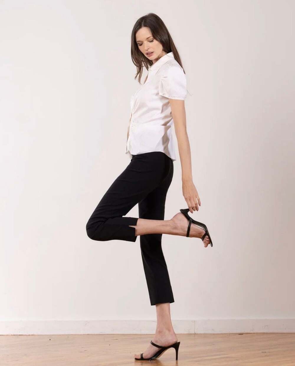 Avenue Montaigne Brigitte Black Cropped Pull-On Pants Size 2